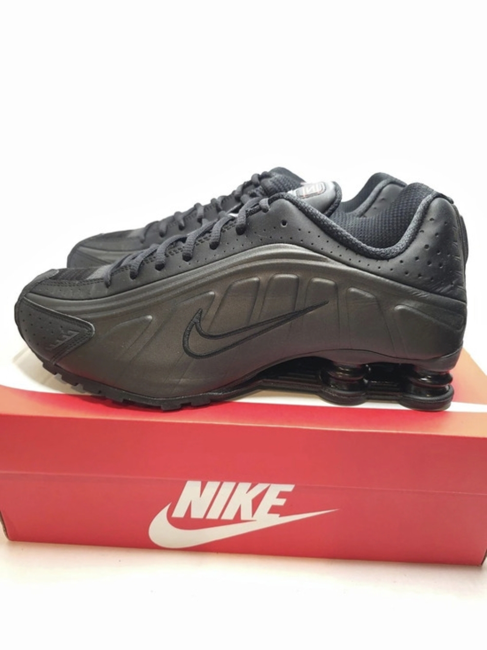 Nike Shox R4 Black Athletic Shoes US 10.5 NWT